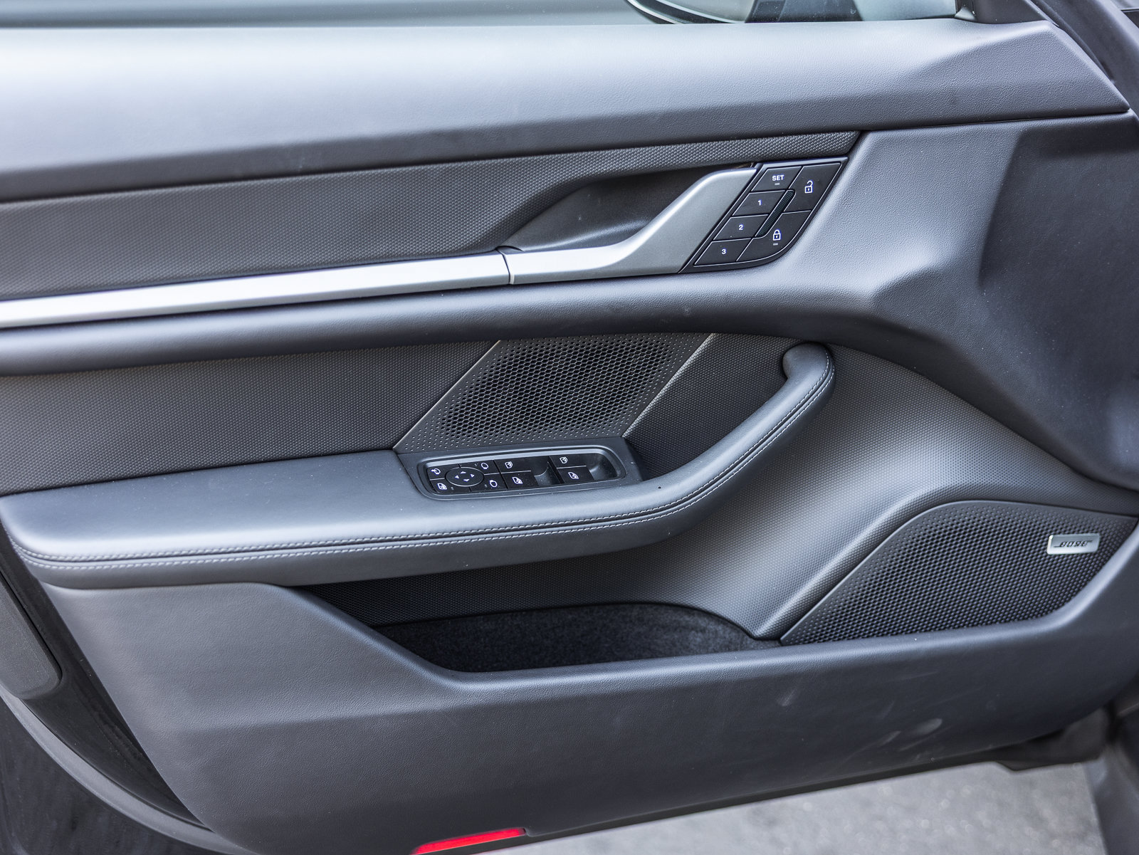 Certified 2025 Porsche Taycan AWD/4WD image 19