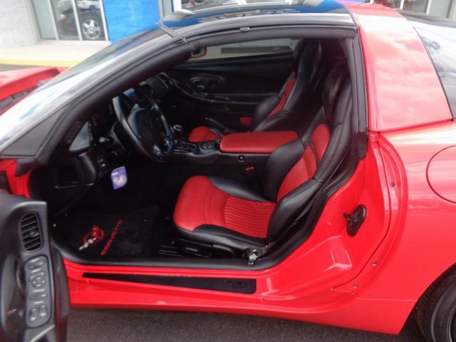 Used 2001 Chevrolet Corvette Coupe w/ Preferred Equipment Group2 RWD image 18