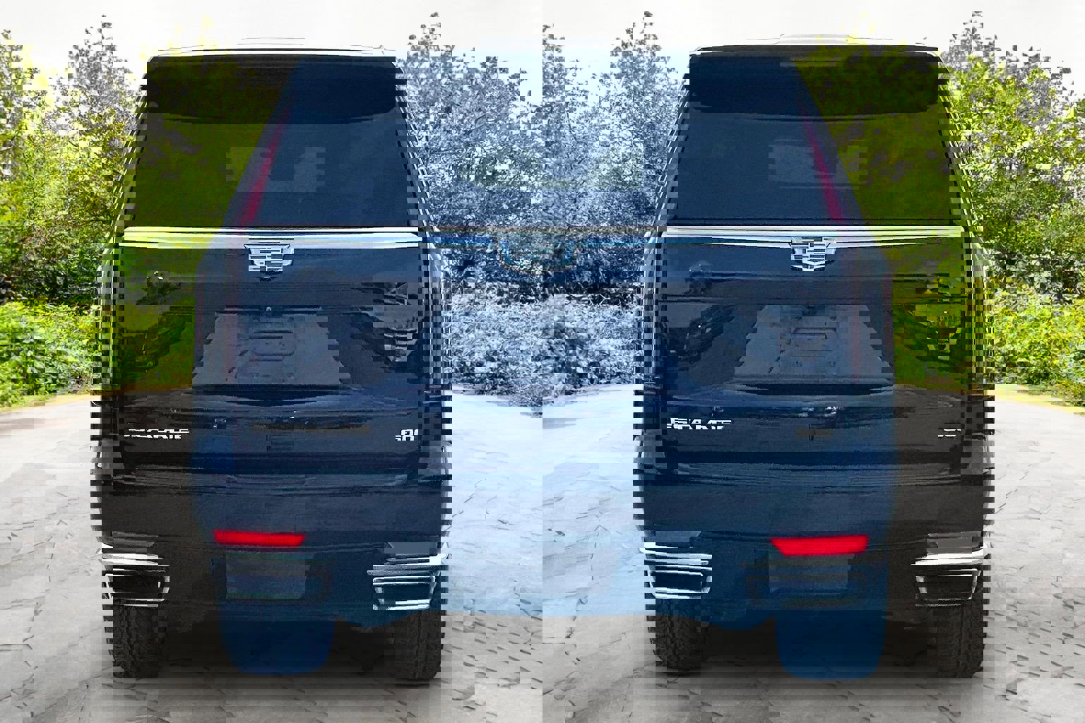 Used 2023 Cadillac Escalade Premium Luxury image 4