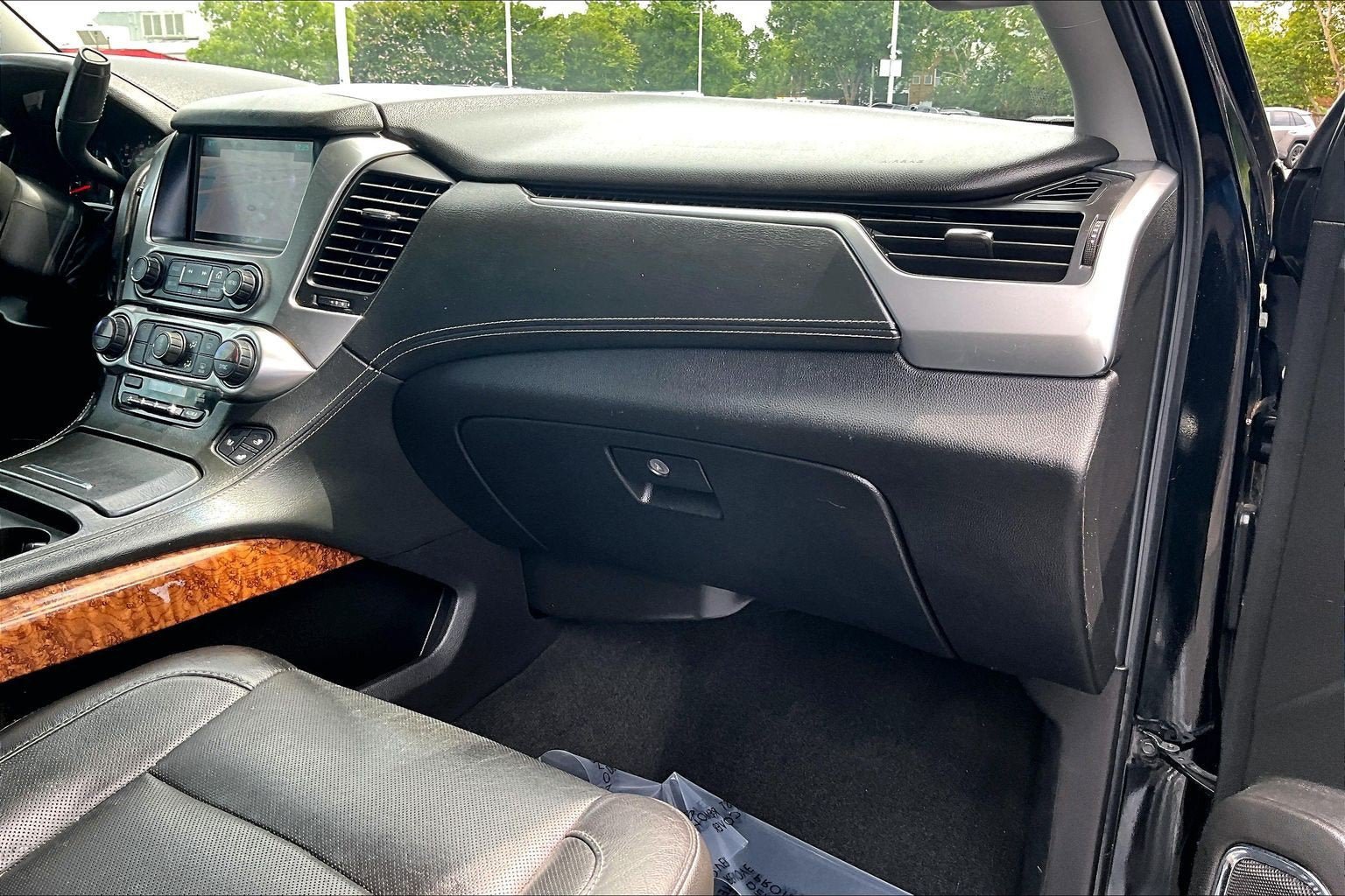 Used 2018 Chevrolet Suburban Premier AWD/4WD image 15