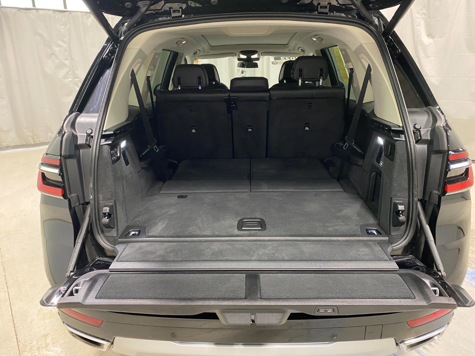 Certified 2023 BMW X7 xDrive40i w/ Parking Assistance Package image 28