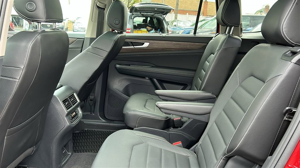 Used 2024 Volkswagen Atlas SEL AWD/4WD image 23