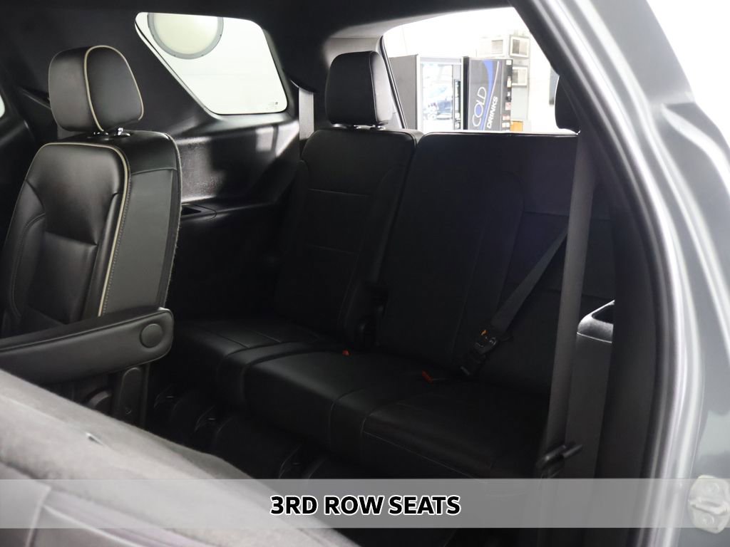 Used 2023 Chevrolet Traverse Premier w/ Redline Edition AWD/4WD image 11