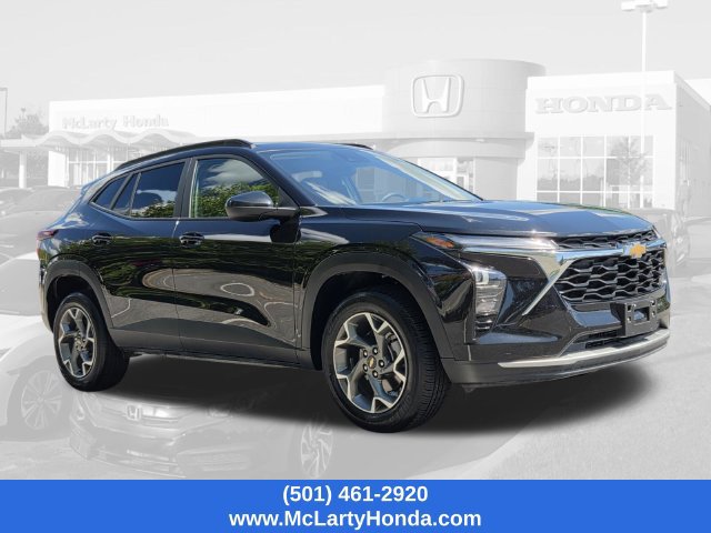 Used 2025 Chevrolet Trax LT FWD image 4