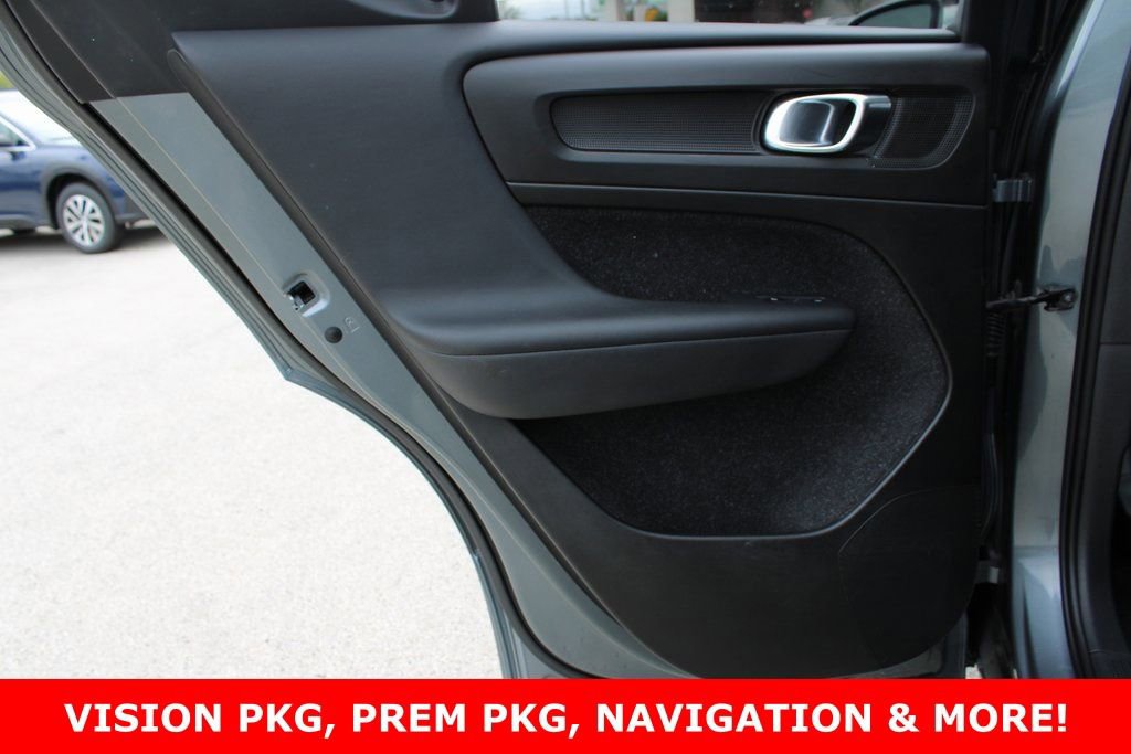 Used 2019 Volvo XC40 T5 Momentum image 21