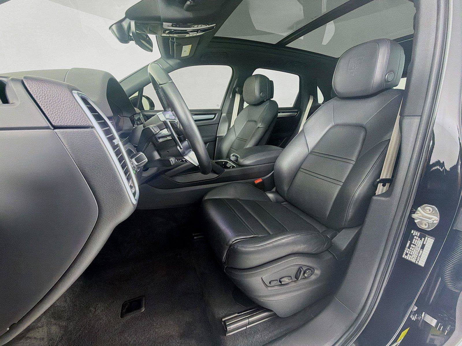 Certified 2023 Porsche Cayenne Platinum Edition AWD/4WD image 5