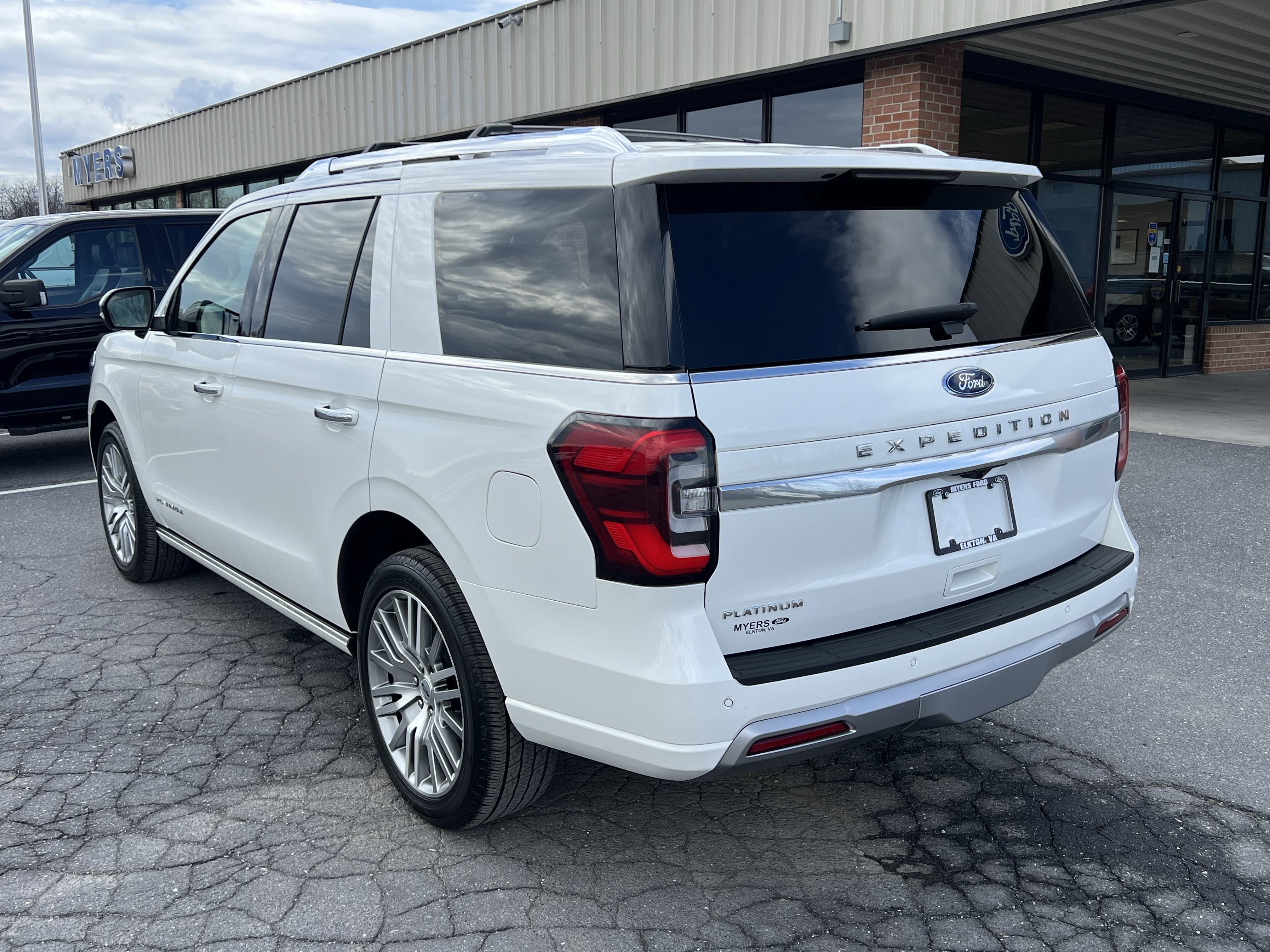 Used 2023 Ford Expedition Platinum image 9