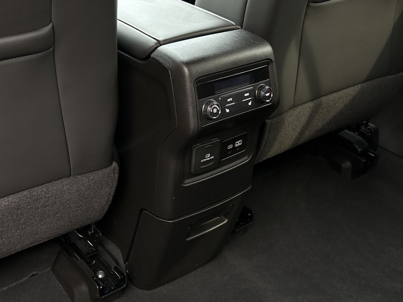 Used 2023 GMC Acadia AT4 w/ Technology Package AWD/4WD image 24