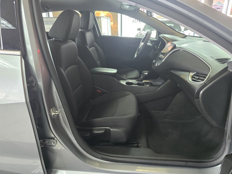 Used 2025 Chevrolet Malibu LT FWD image 14
