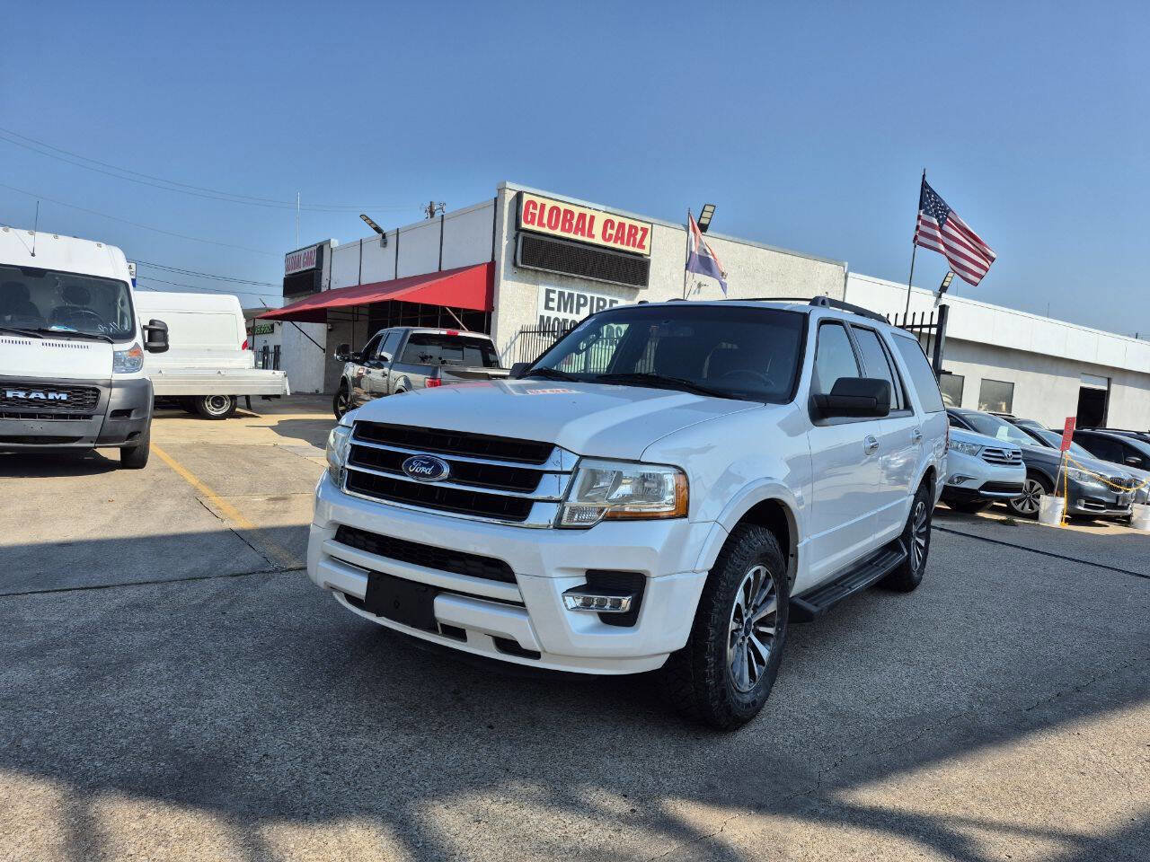 Used 2015 Ford Expedition XLT RWD image 2