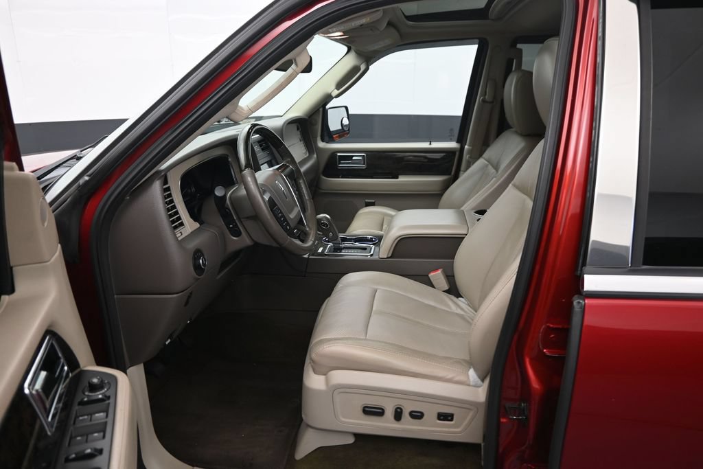Used 2017 Lincoln Navigator Select AWD/4WD image 9