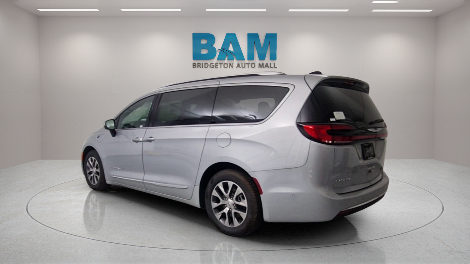 Used 2023 Chrysler Pacifica Pinnacle FWD image 5