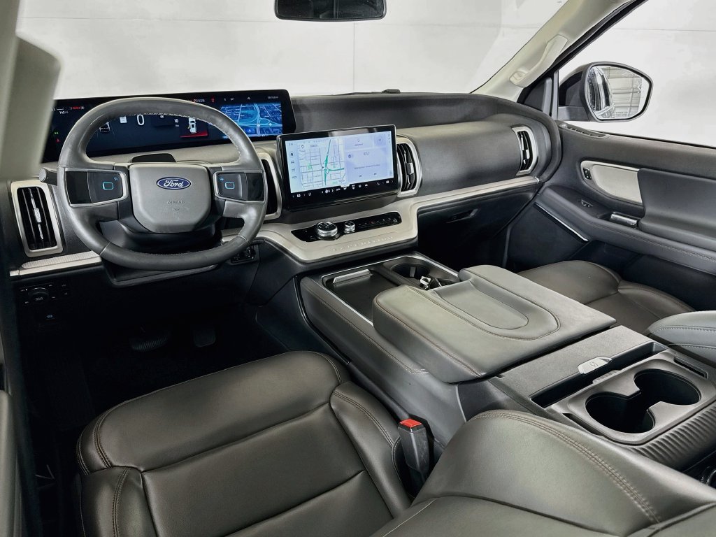 Used 2025 Ford Expedition Active AWD/4WD image 30