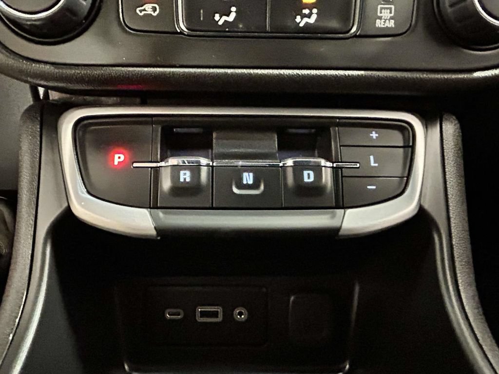 Used 2024 GMC Terrain SLE AWD/4WD image 19