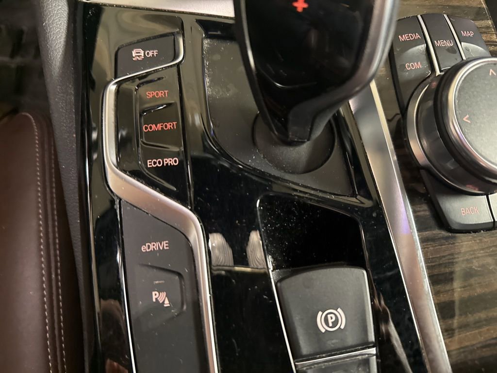 Used 2018 BMW 530e xDrive image 16