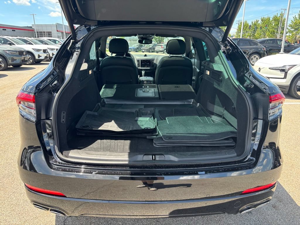 Used 2021 Maserati Levante AWD/4WD image 31