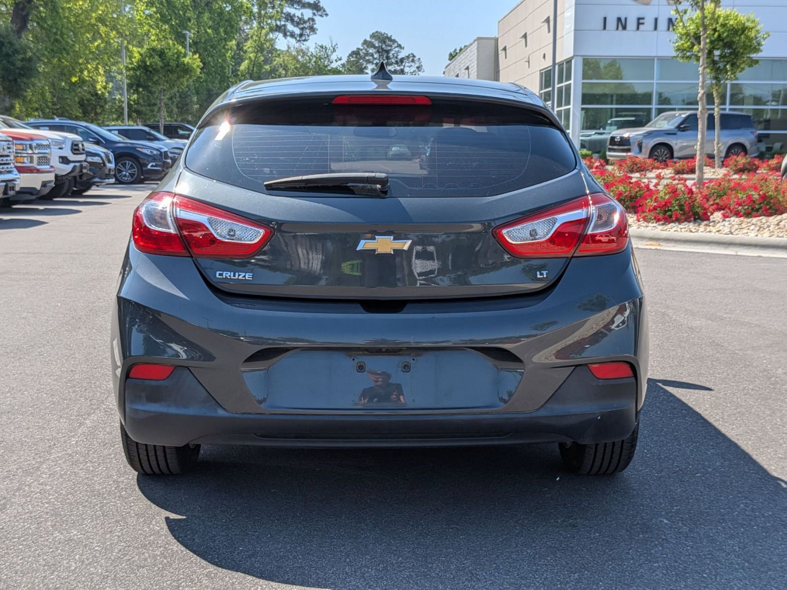Used 2017 Chevrolet Cruze LT w/ Sun And Sound Package FWD image 4