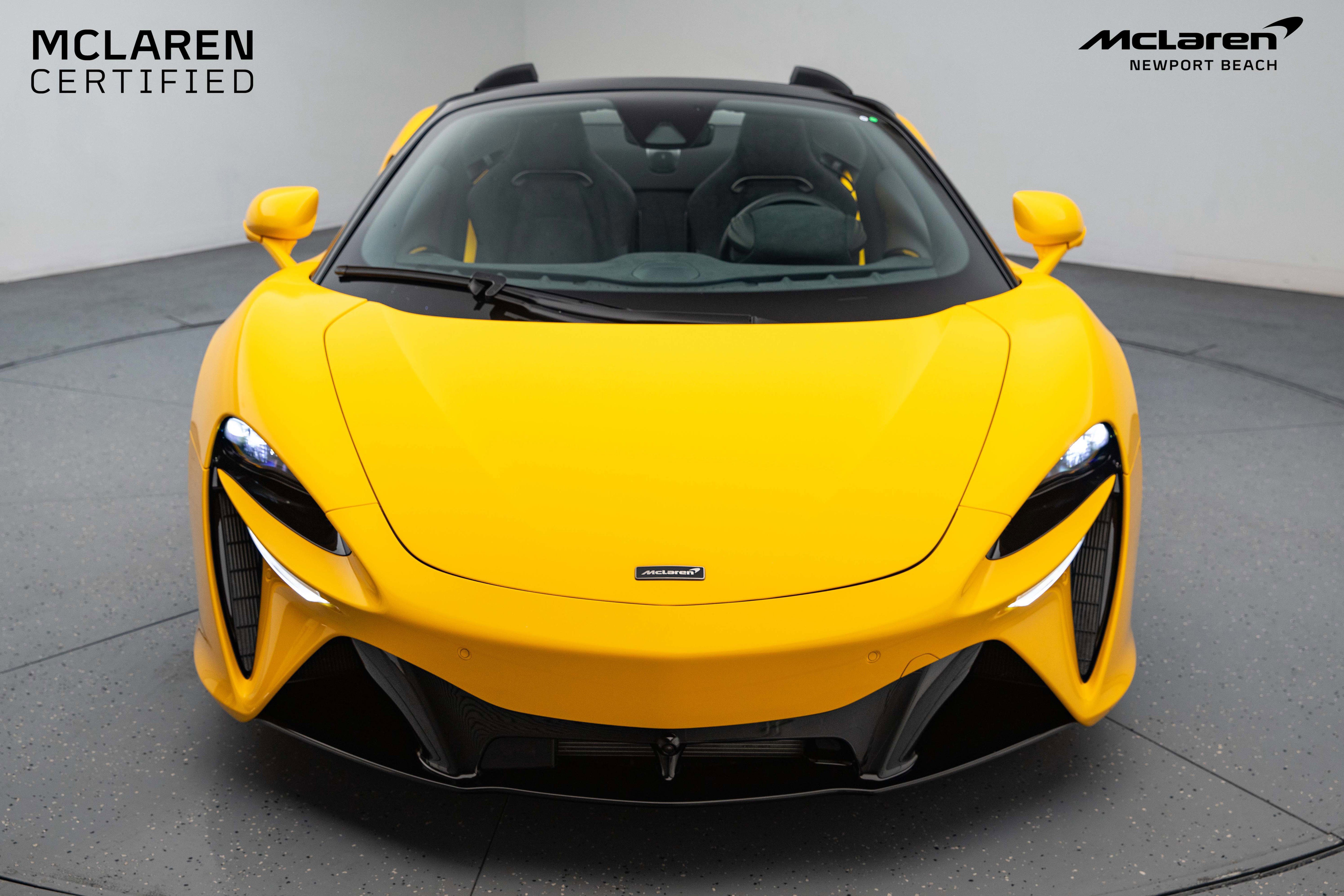 Used 2025 McLaren Artura Spider image 7
