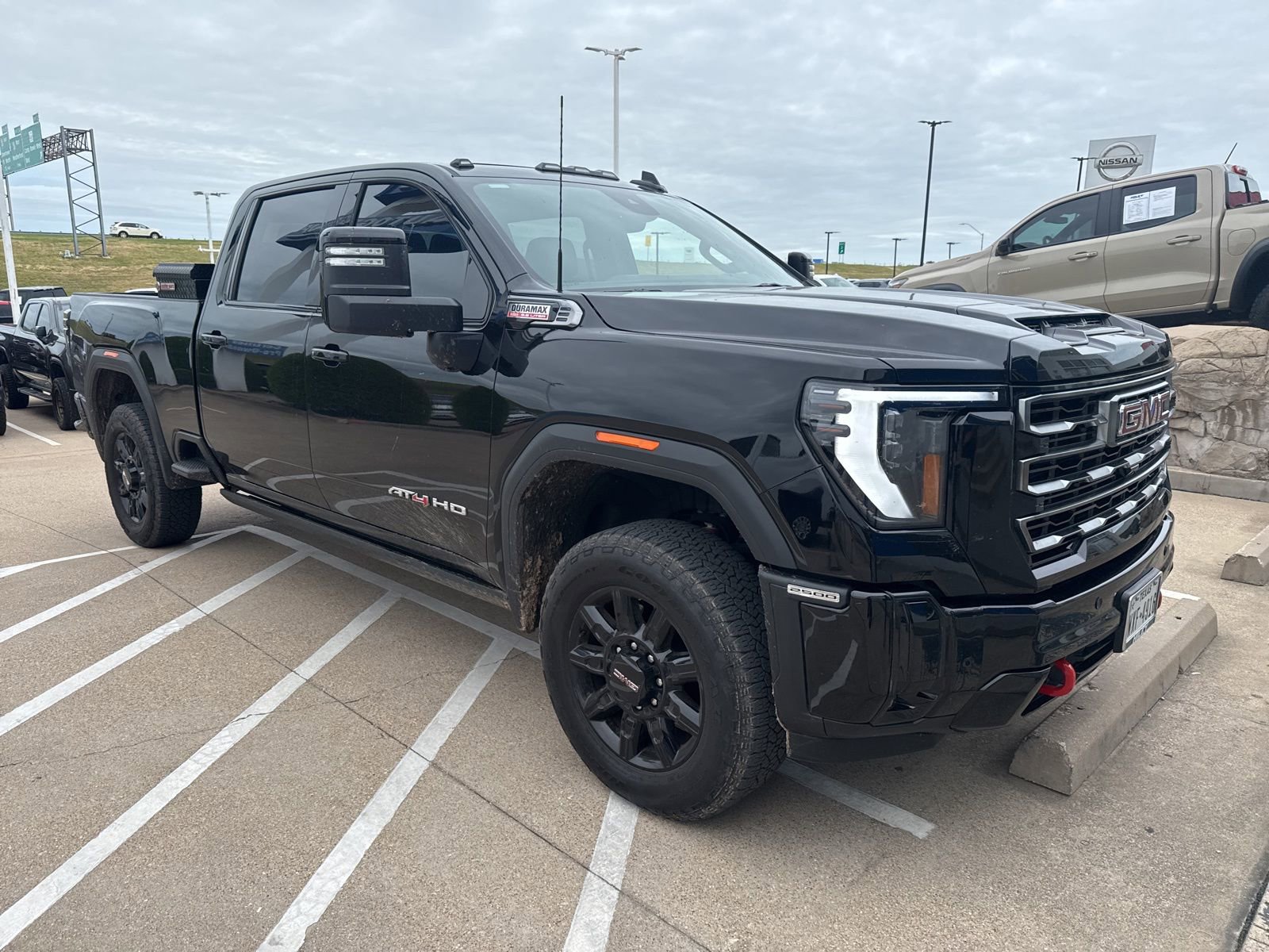 Used 2026 GMC Sierra 2500 AT4 w/ AT4 Premium Plus Package image 3