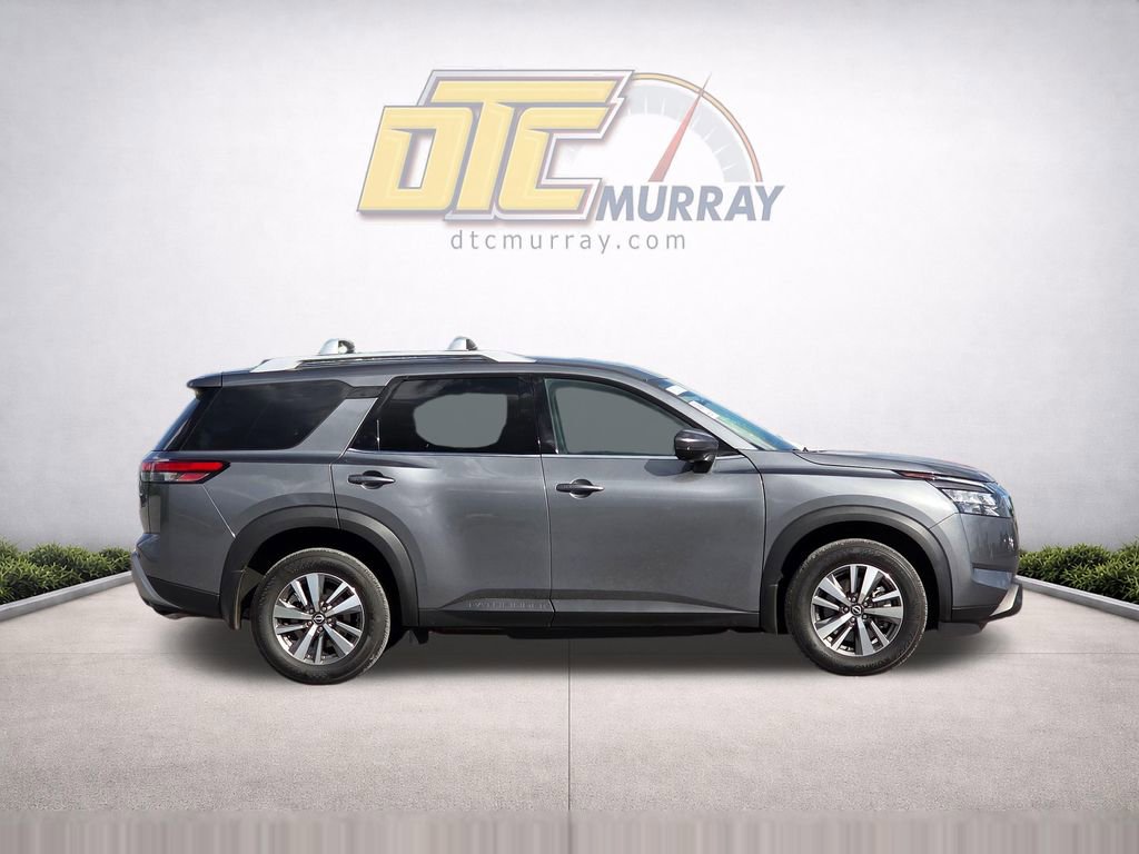 Used 2025 Nissan Pathfinder SL image 3