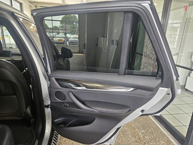 Used 2018 BMW X5 xDrive35i w/ M Sport Package AWD/4WD image 17