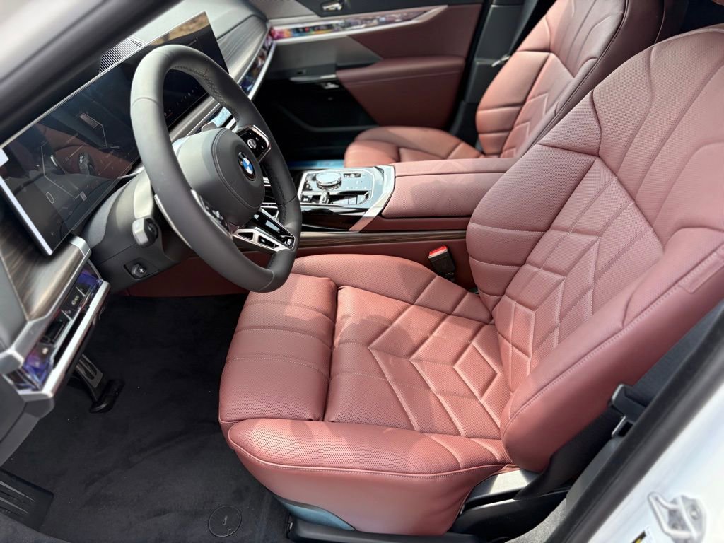 Certified 2025 BMW 760i xDrive w/ Executive Package image 12