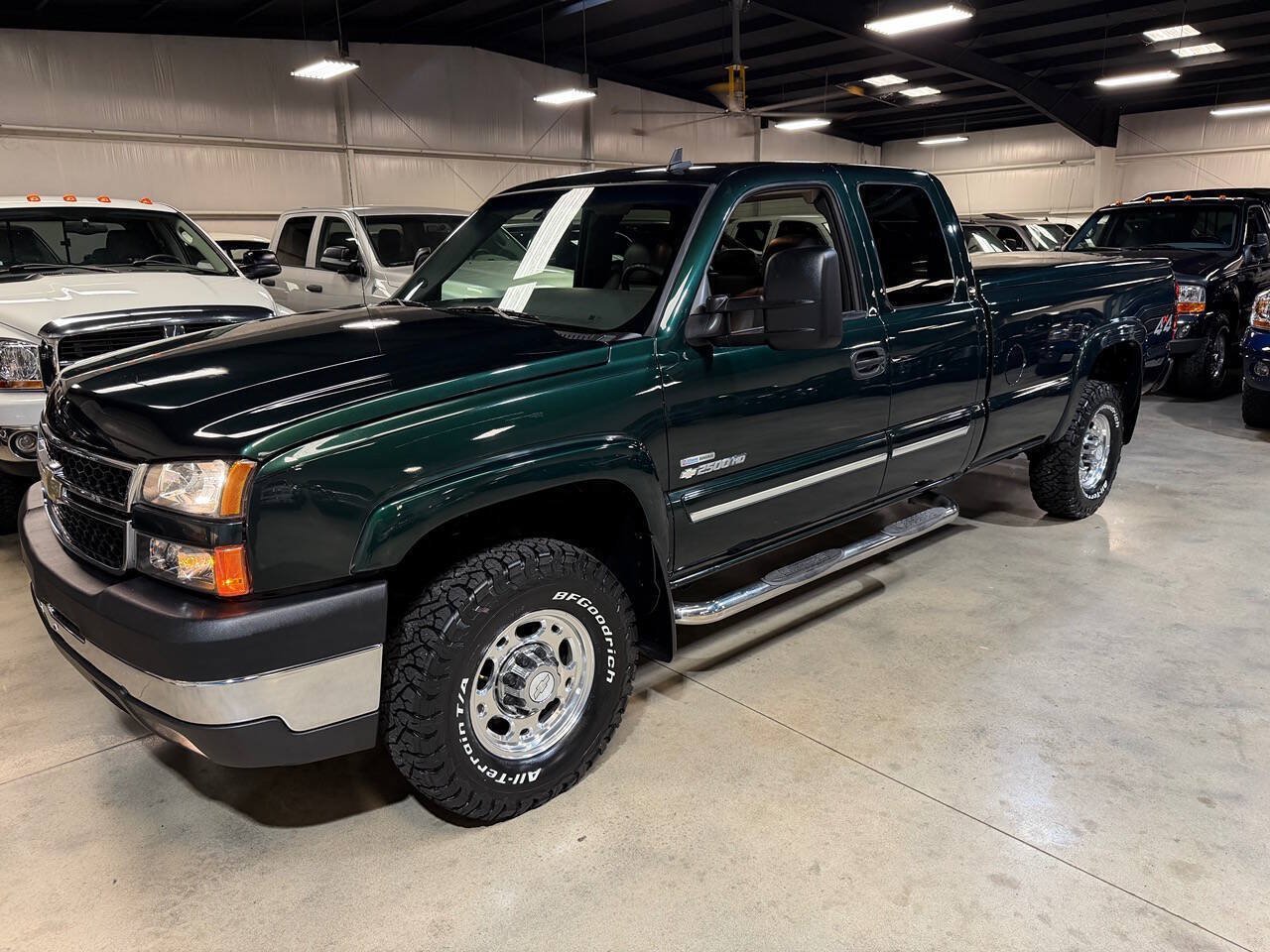 Used 2006 Chevrolet Silverado 2500 LT w/ Heavy-Duty Power Package AWD/4WD image 12