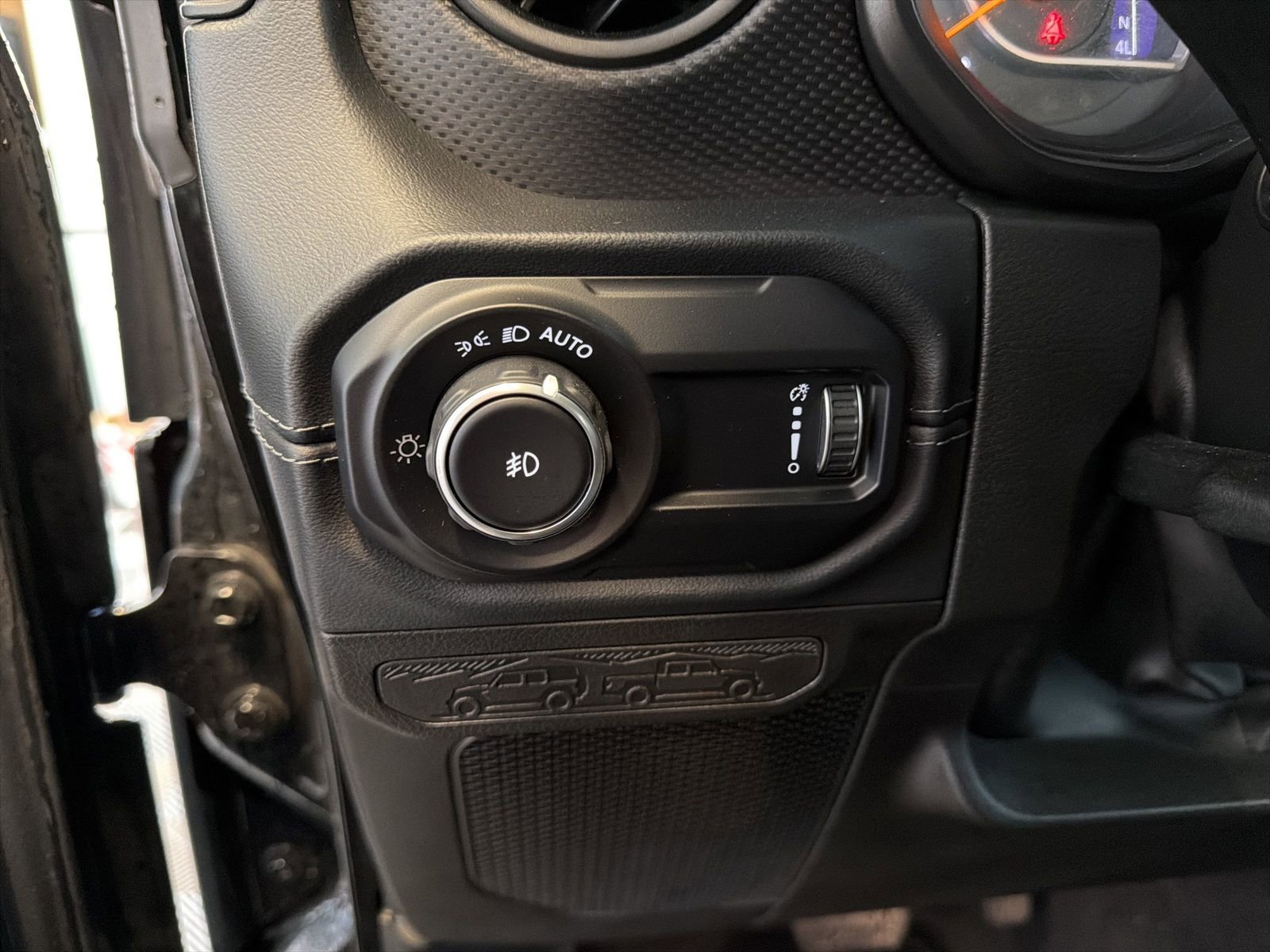 Used 2024 Jeep Wrangler Unlimited Rubicon w/ Technology Group image 18