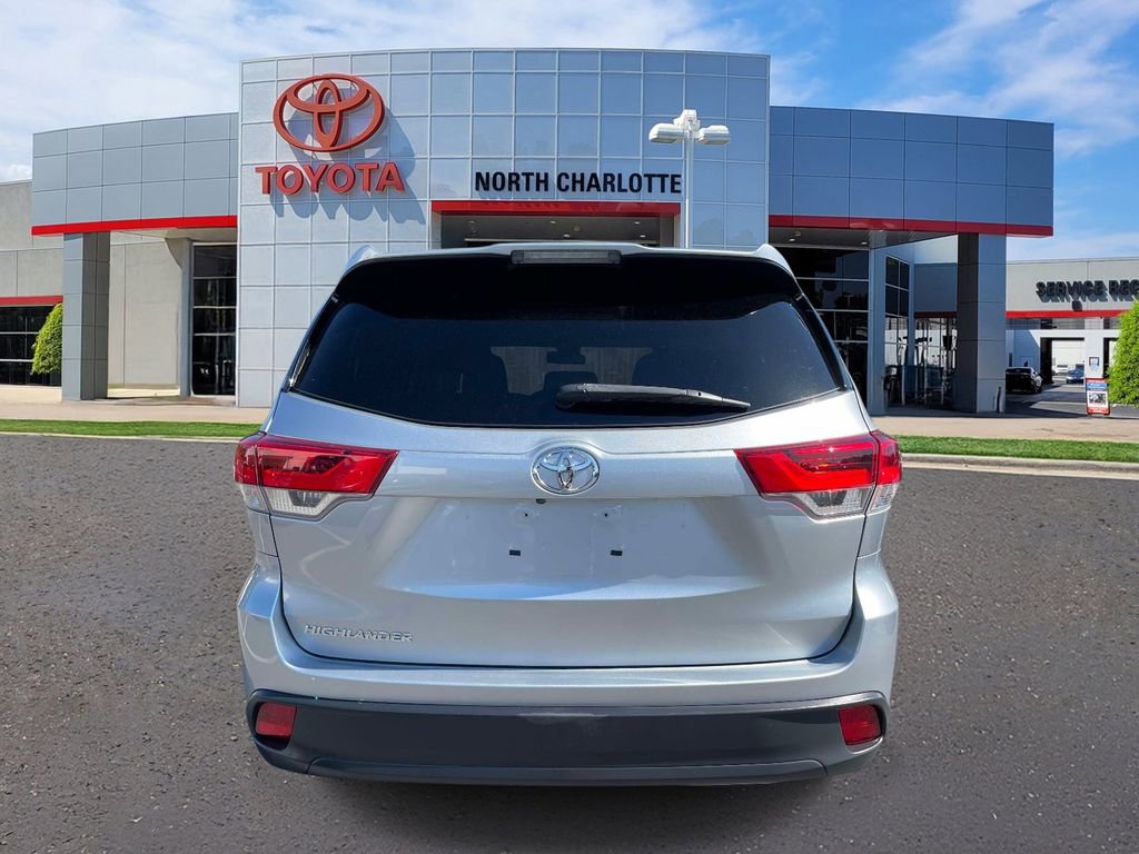 Used 2019 Toyota Highlander LE FWD image 5