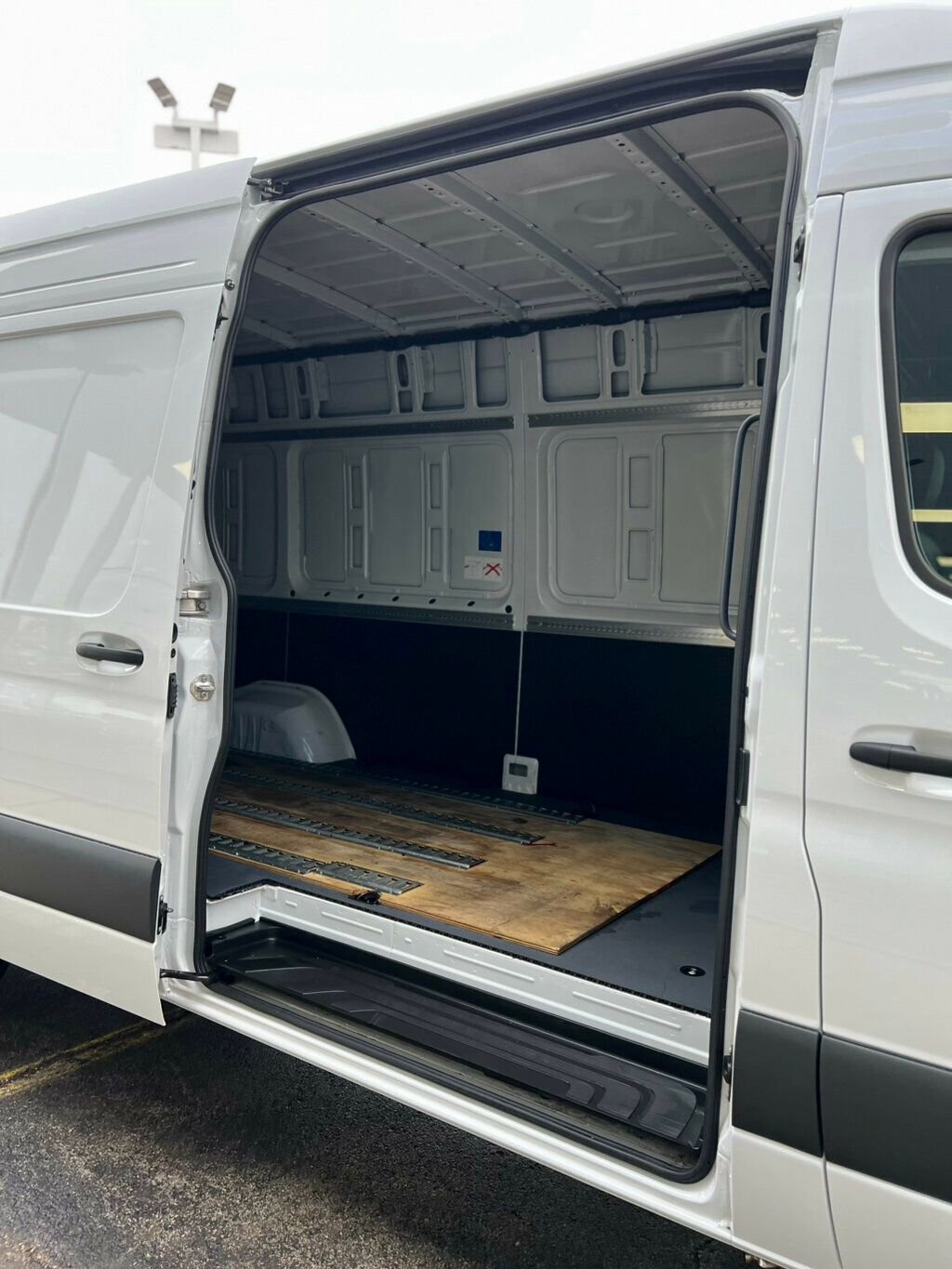 Used 2024 Mercedes-Benz Sprinter 3500 image 9