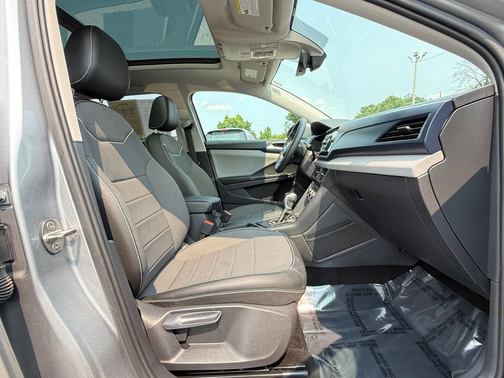 Used 2023 Volkswagen Taos SE w/ Panoramic Sunroof Package FWD image 25