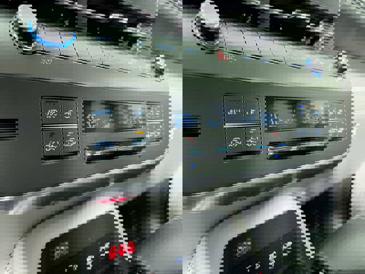 Used 2025 Hyundai Kona SEL image 24