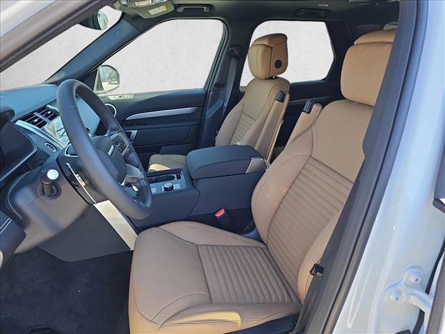 Used 2025 Land Rover Discovery Dynamic SE AWD/4WD image 16