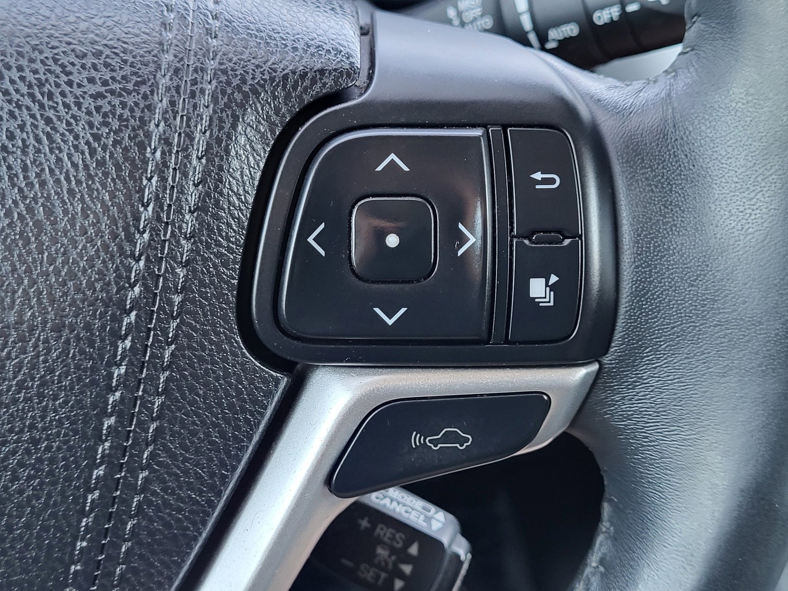 Used 2016 Toyota Highlander Limited Platinum AWD/4WD image 19
