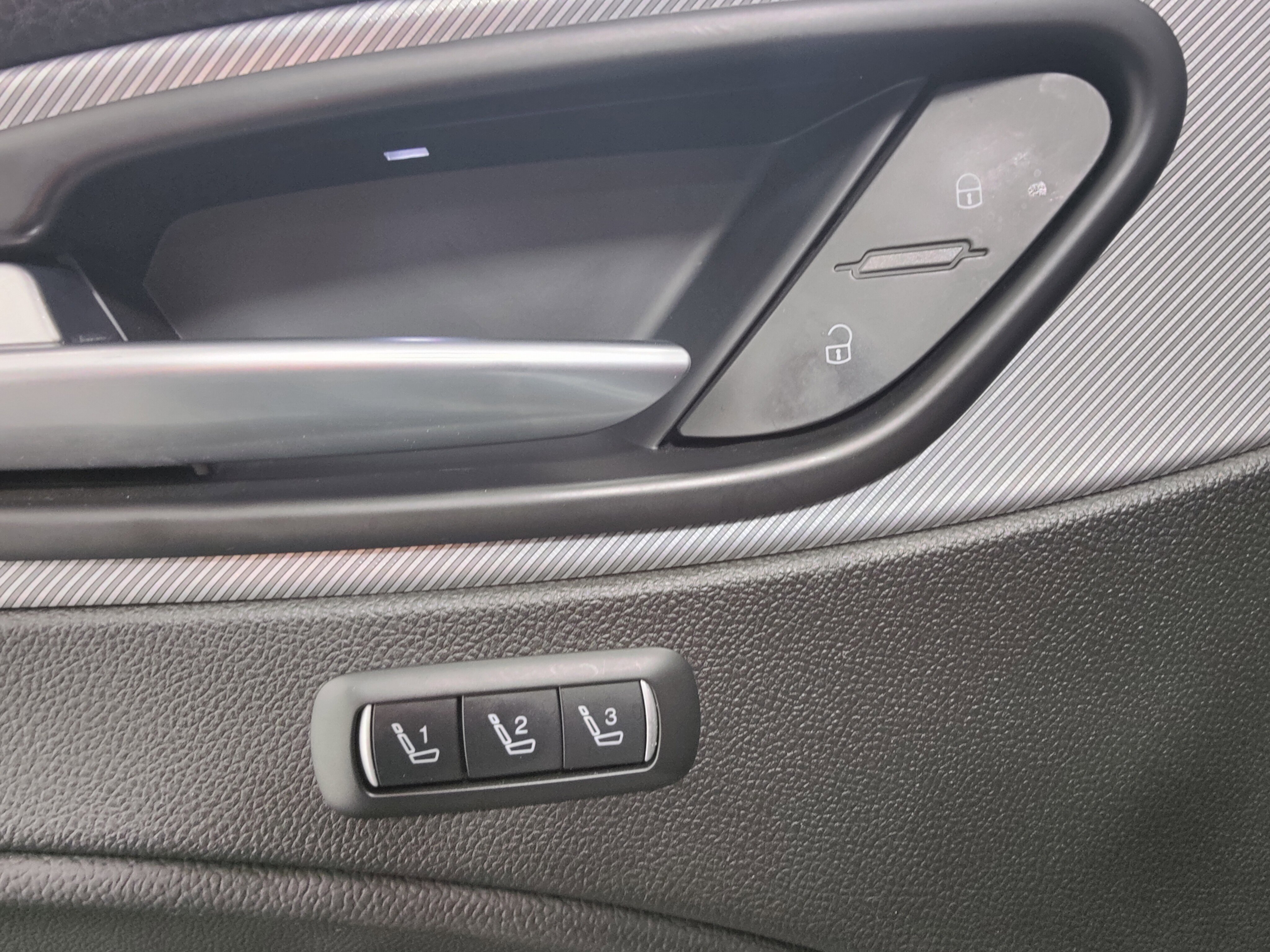 Certified 2024 Alfa Romeo Stelvio Veloce image 20