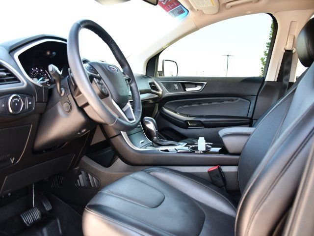 Used 2018 Ford Edge Titanium w/ Equipment Group 302A AWD/4WD image 16