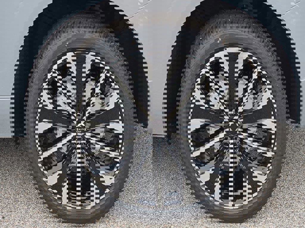 New 2026 Volvo XC60 B5 Ultra w/ Protection Package Premier image 6