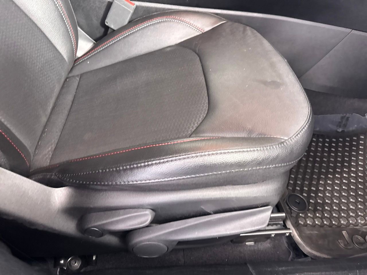 Used 2024 Jeep Compass Trailhawk image 28