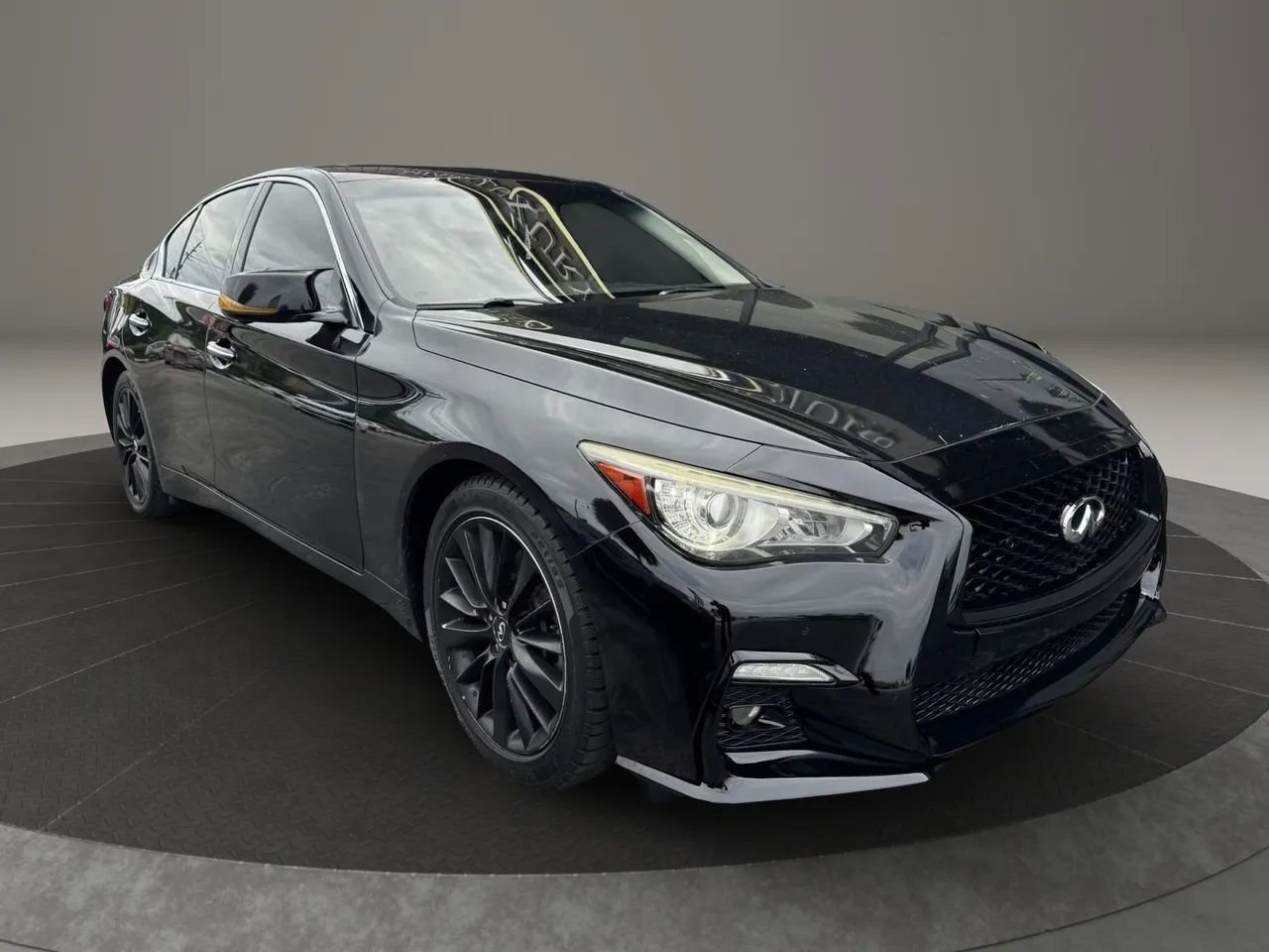 Used 2018 INFINITI Q50 Luxe w/ Essential Package (3.0T Luxe) image 4