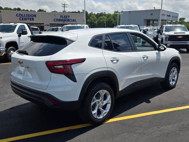 Used 2024 Chevrolet Trax LS w/ LS Convenience Package image 3