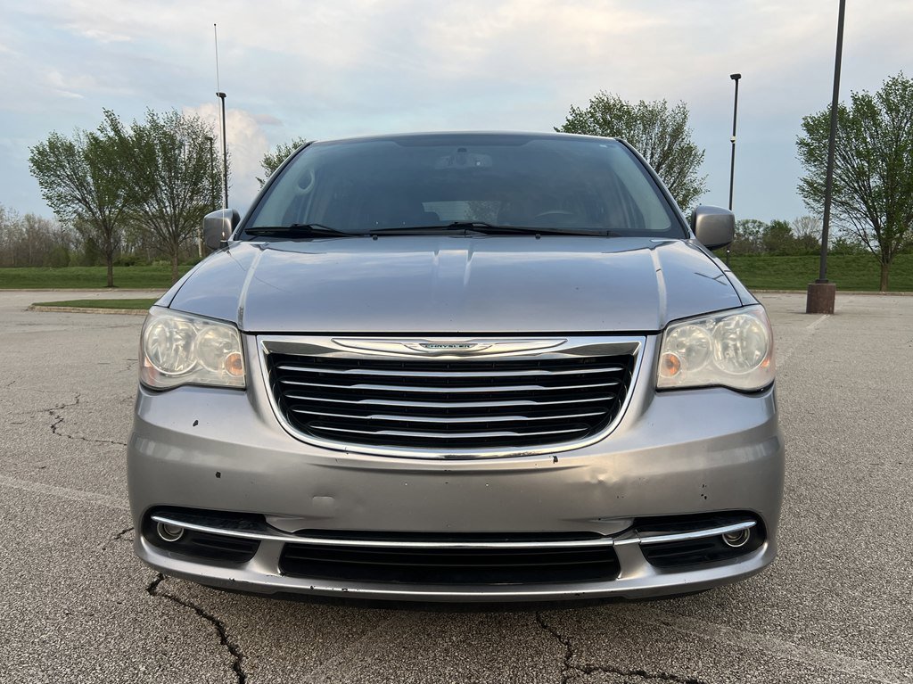 Used 2014 Chrysler Town & Country Touring FWD image 8