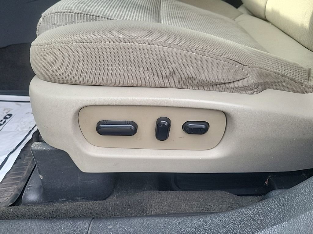 Used 2014 Ford Explorer XLT image 19