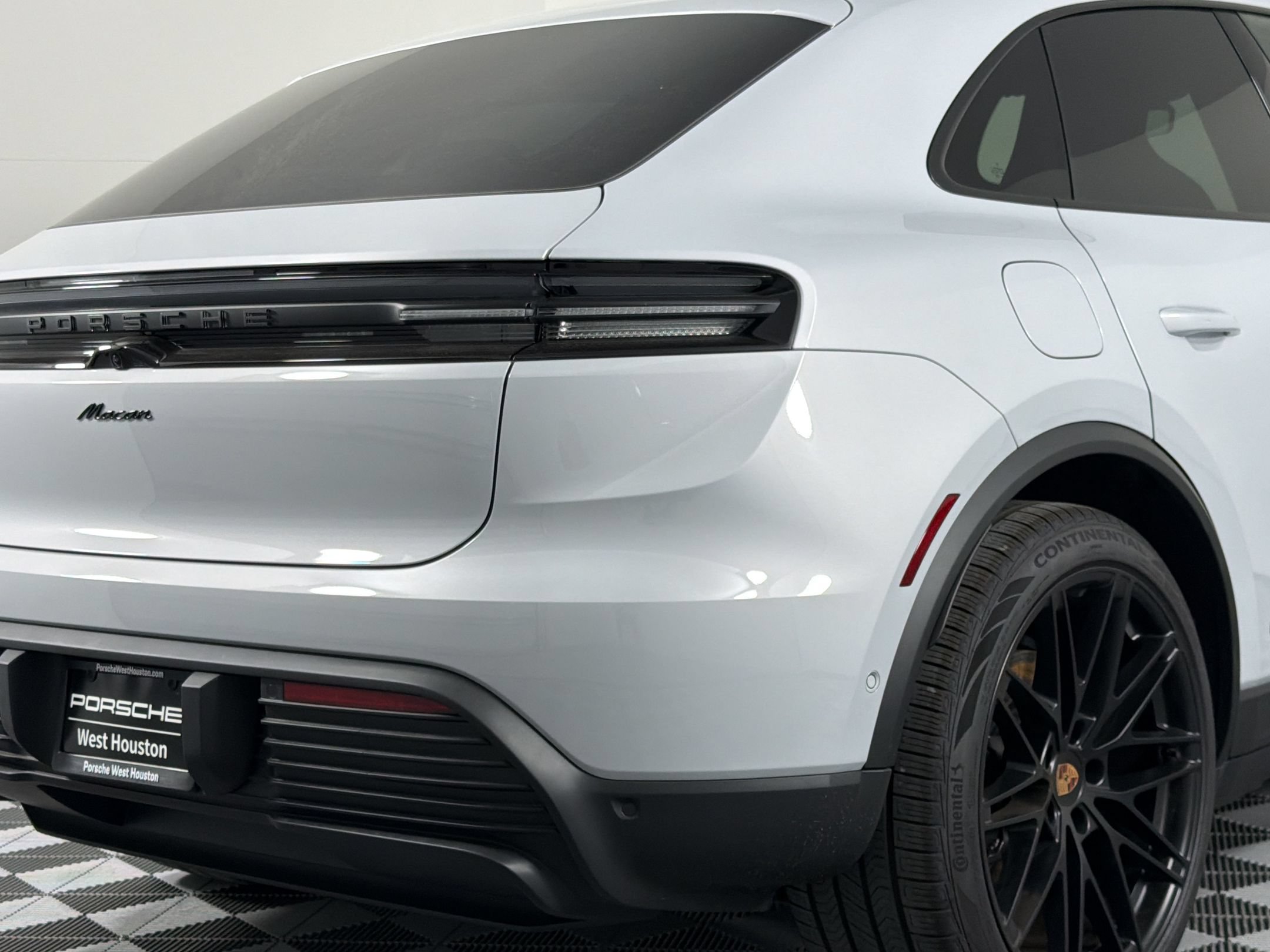 New 2026 Porsche Macan Electric RWD image 25