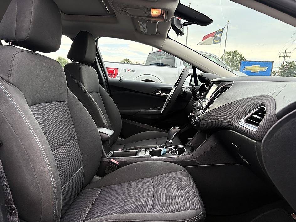 Used 2017 Chevrolet Cruze LT w/ Sun And Sound Package FWD image 10