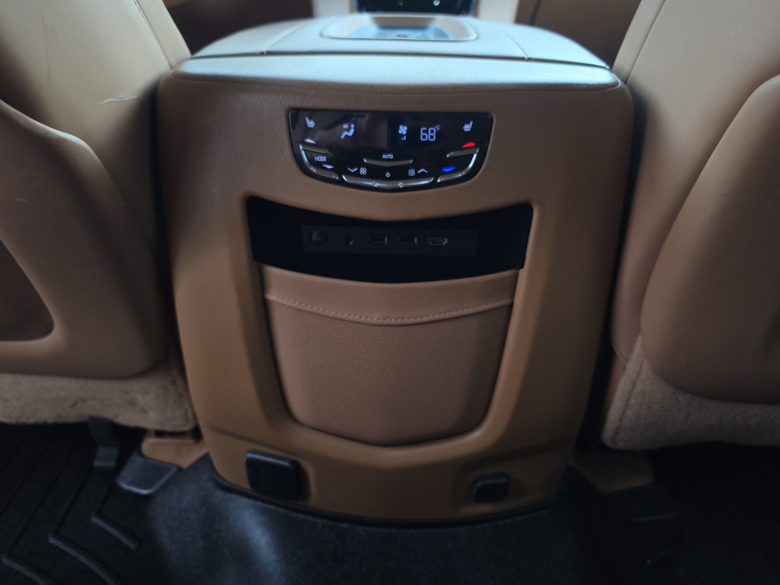 Used 2017 Cadillac Escalade Platinum AWD/4WD image 24