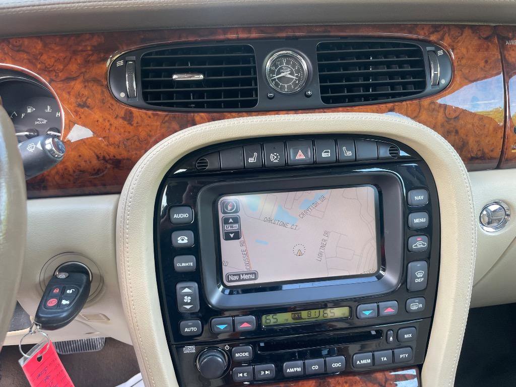 Used 2007 Jaguar XJ8 L RWD image 15