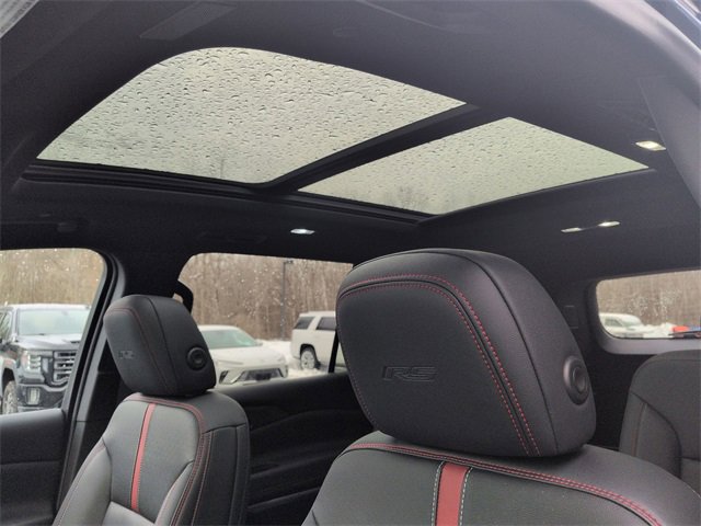 Used 2024 Chevrolet Traverse RS image 19