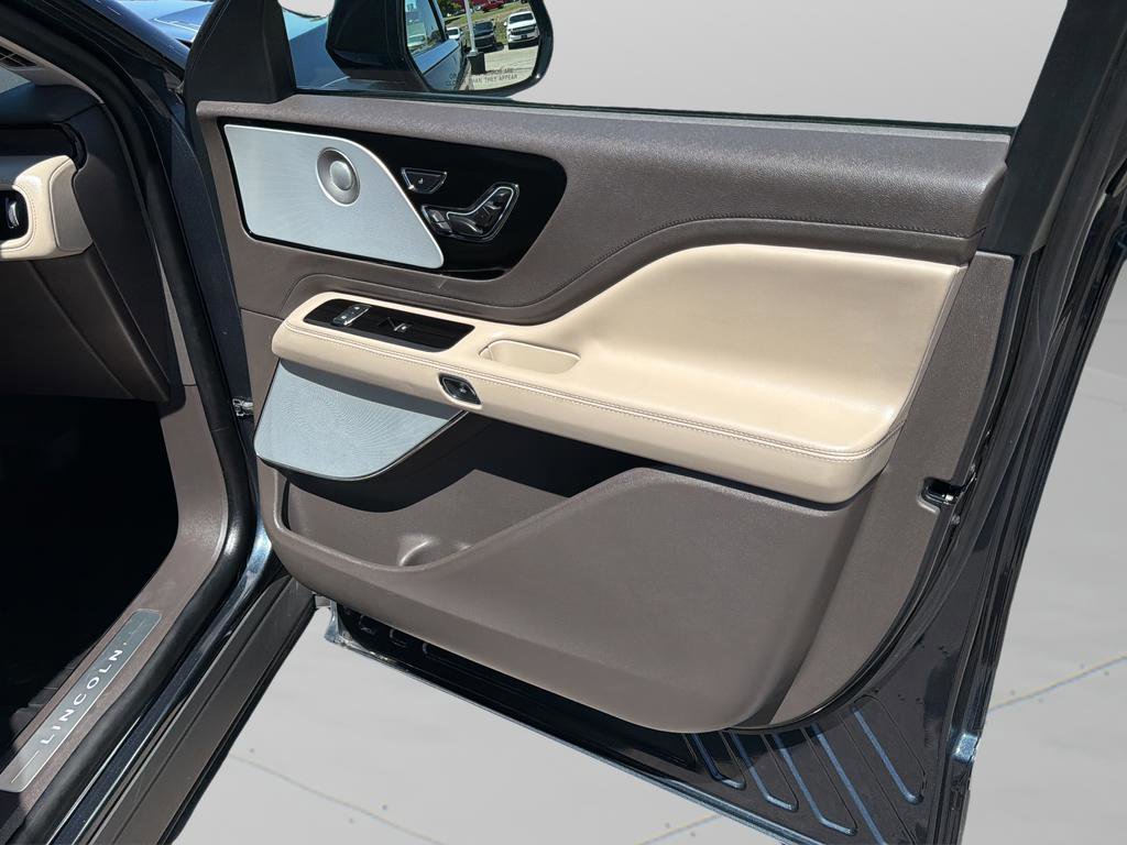 Used 2023 Lincoln Aviator Reserve w/ Equipment Group 201A image 10