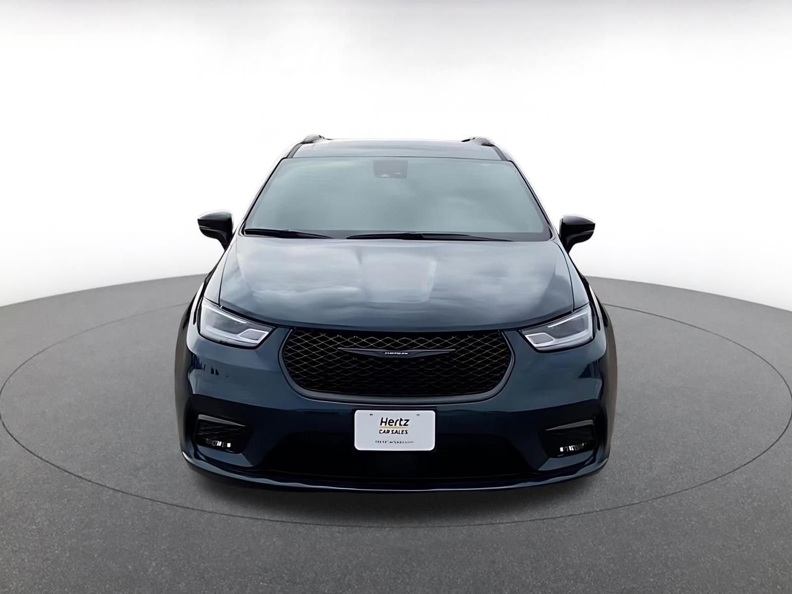 Used 2025 Chrysler Pacifica Limited image 4