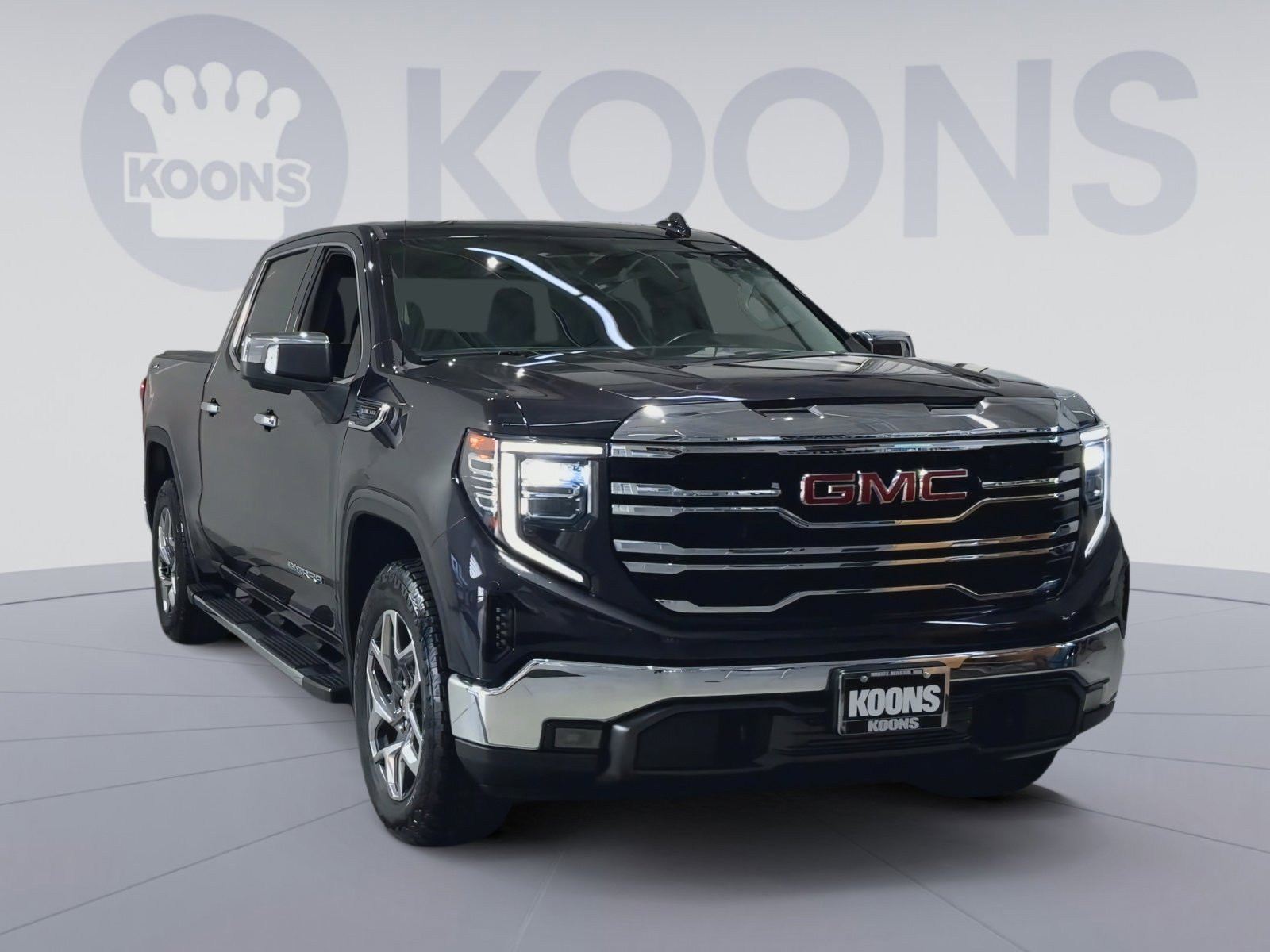 Used 2023 GMC Sierra 1500 SLT w/ SLT Premium Package image 4